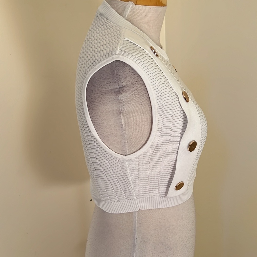 New! Zara medium buttoned knit crop top. - Picture 3 of 13